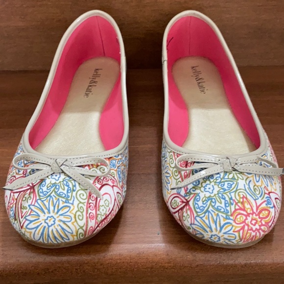 Kelly & Katie -Flower/Paisley printed canvas flats - Picture 1 of 5